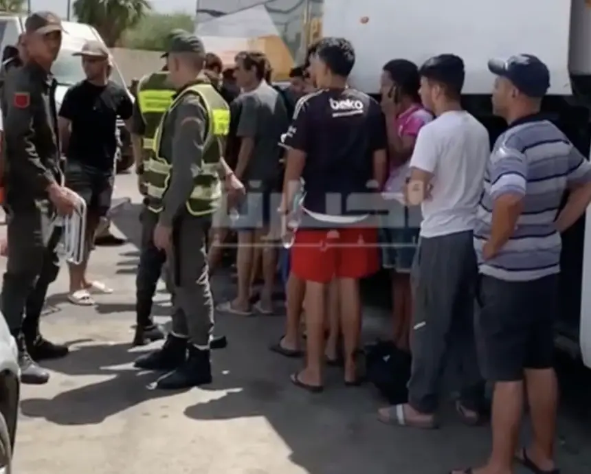 قبل وصولهم للفنيدق.. توقيف "حراكة" داخل حافلة كانت في طريقها للمنطقة الحدودية مع سبتة